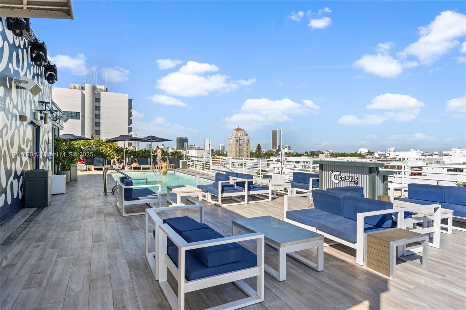 A11914290 — Miami Beach — 40