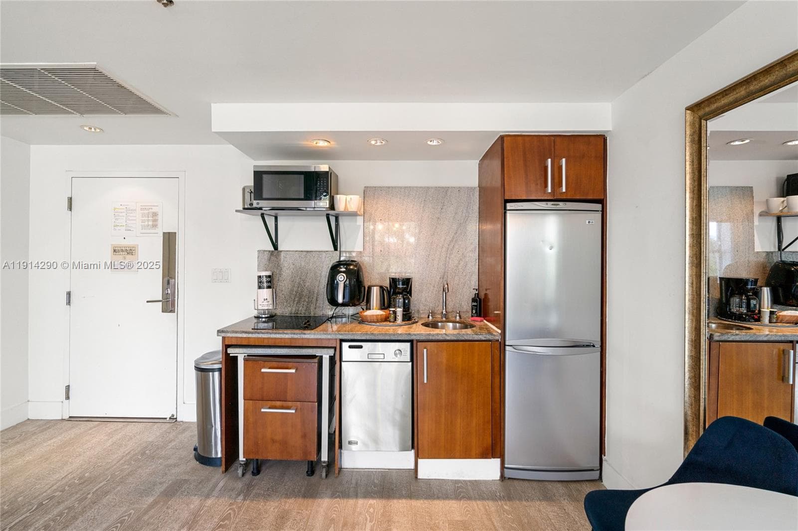 A11914290 — Miami Beach — 21