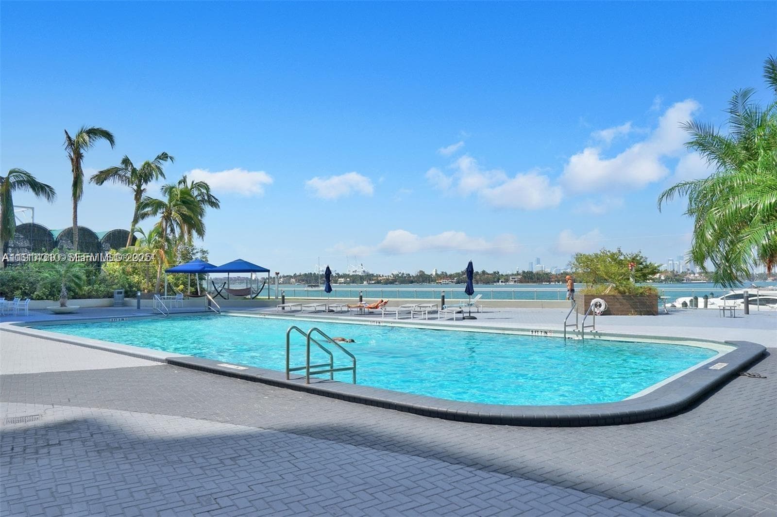 A11914310 — Miami Beach — 16