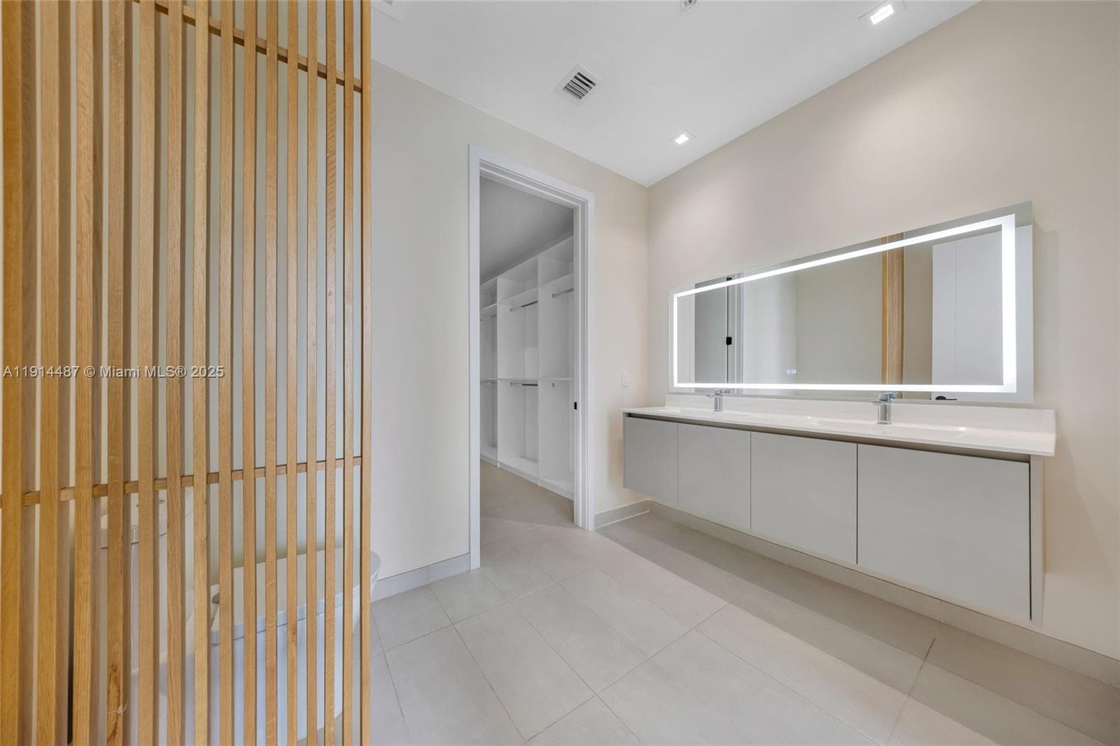 A11914487 — Miami Beach — 27
