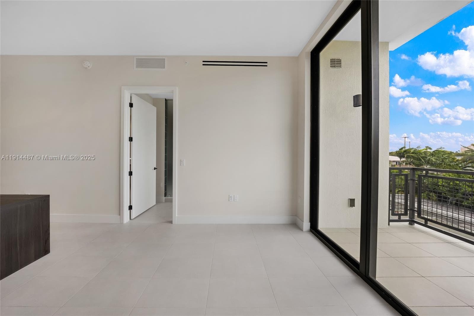 A11914487 — Miami Beach — 6