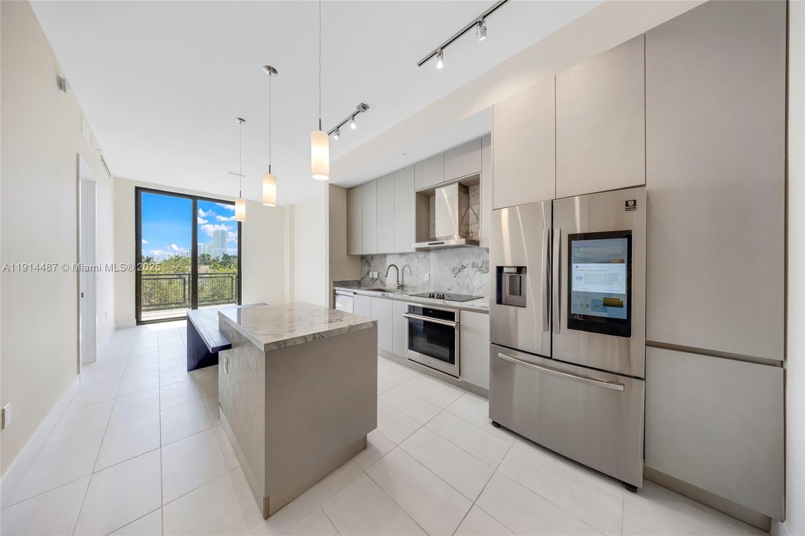 A11914487 — Miami Beach — 13