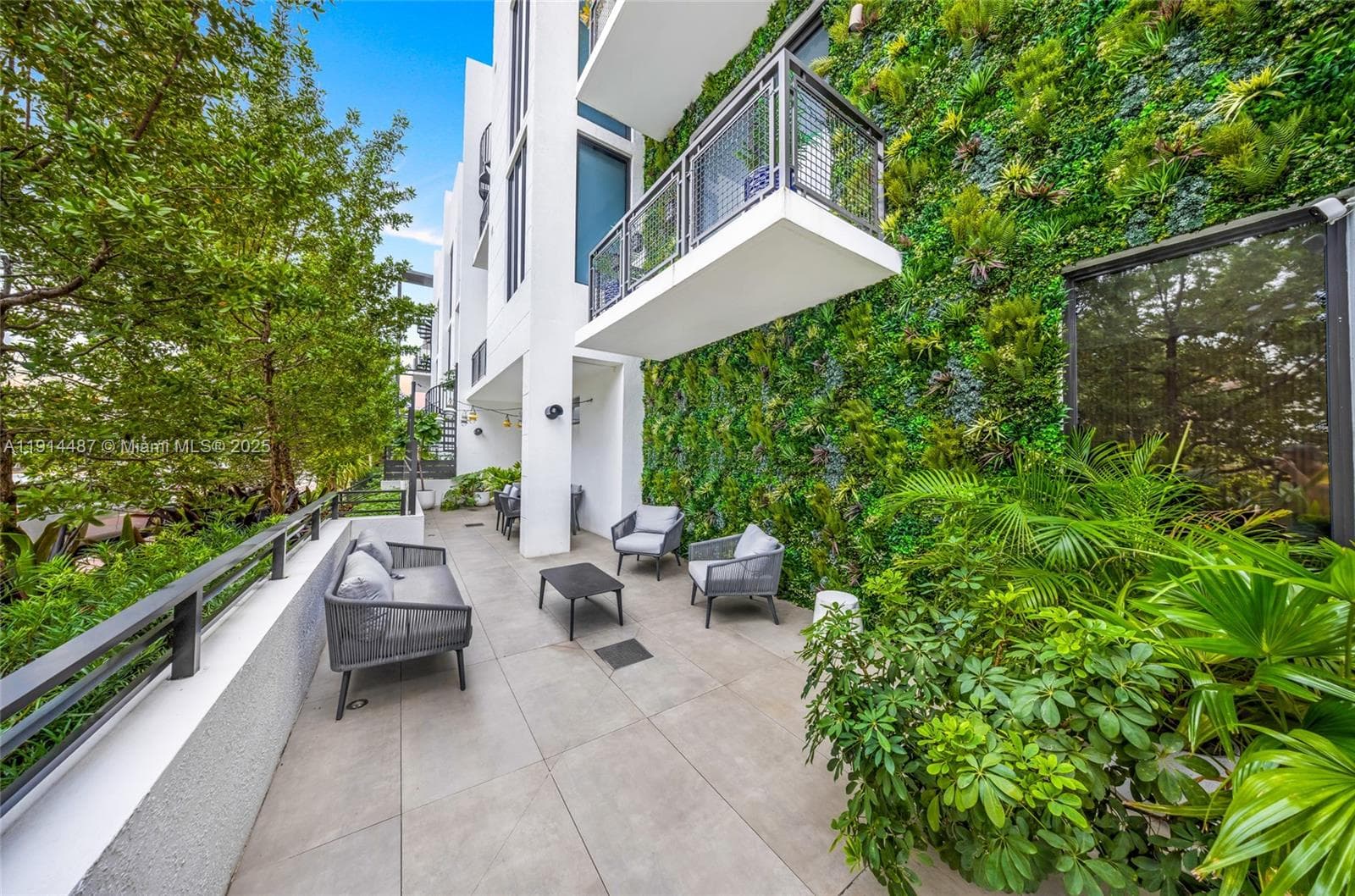 A11914487 — Miami Beach — 43