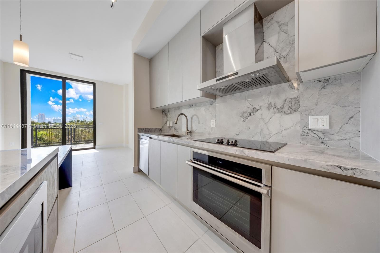 A11914487 — Miami Beach — 16