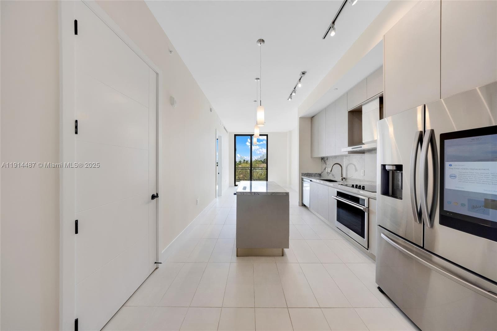 A11914487 — Miami Beach — 12