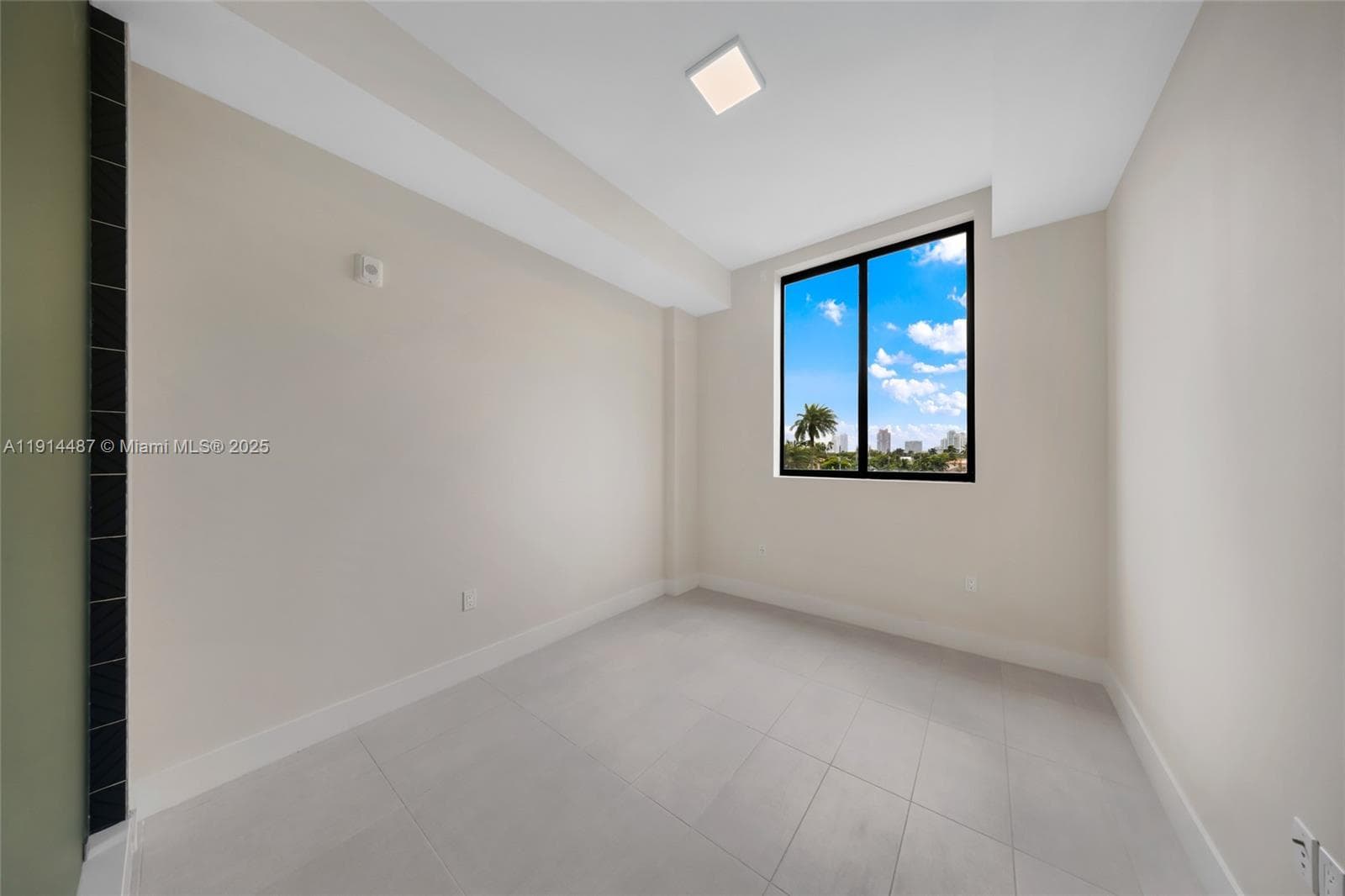 A11914487 — Miami Beach — 22
