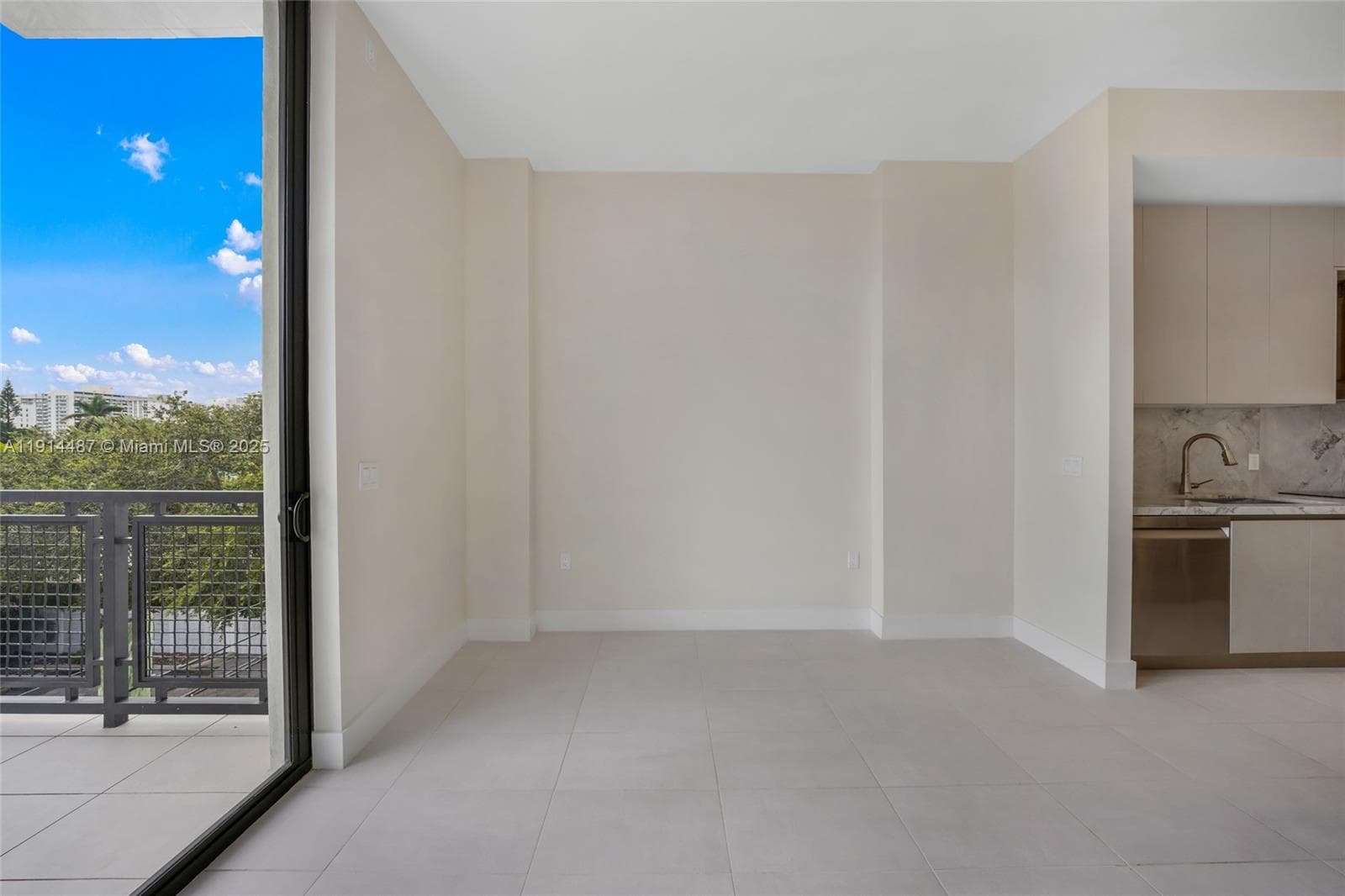 A11914487 — Miami Beach — 7