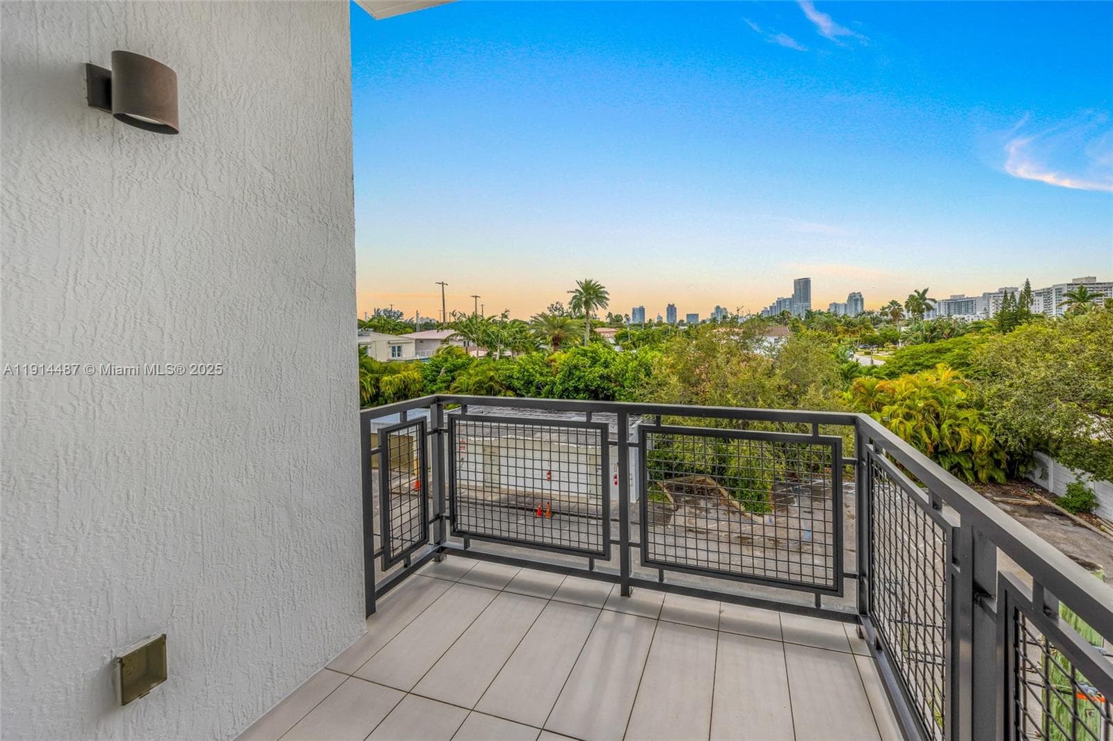 A11914487 — Miami Beach — 32