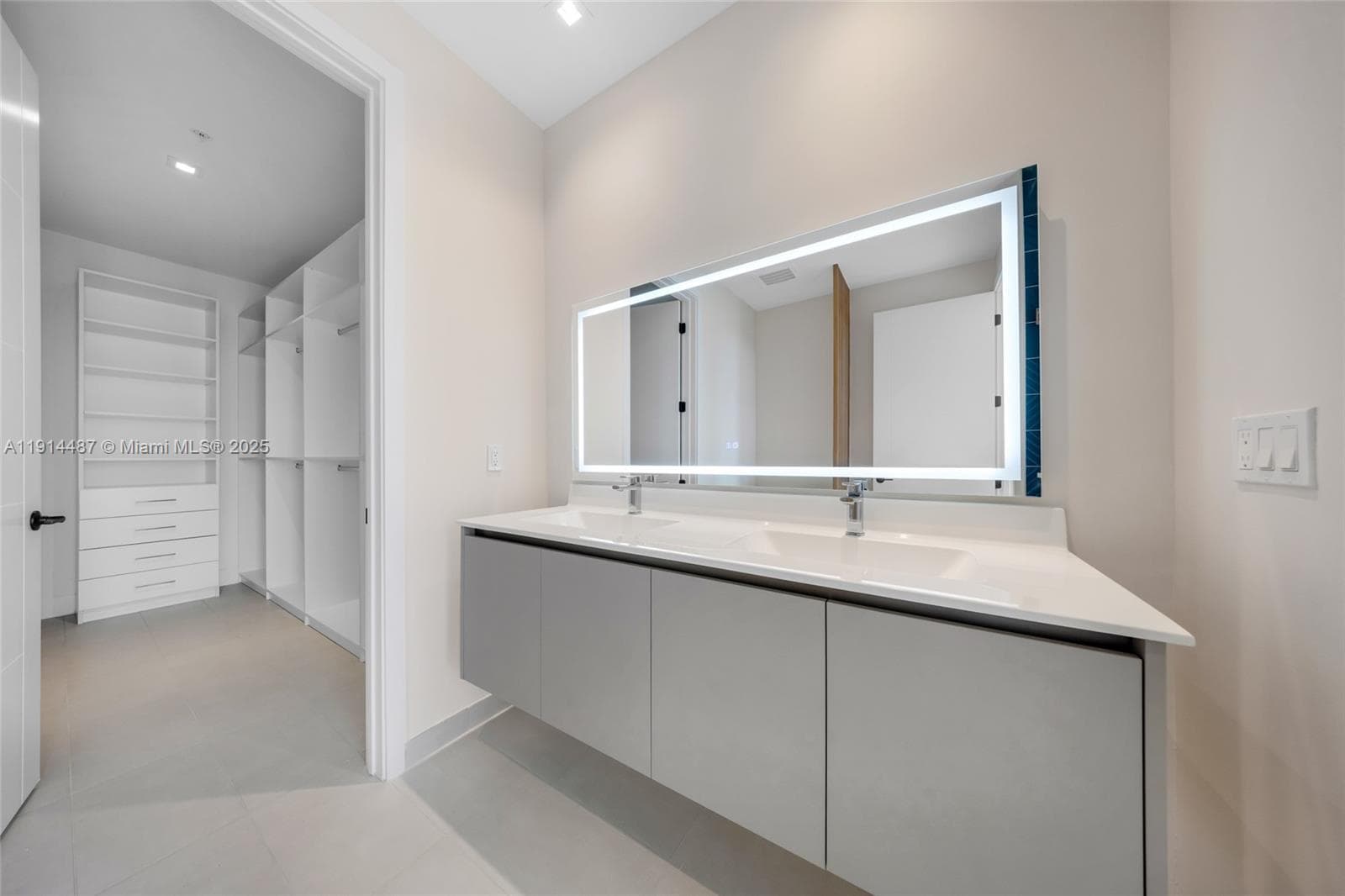 A11914487 — Miami Beach — 28