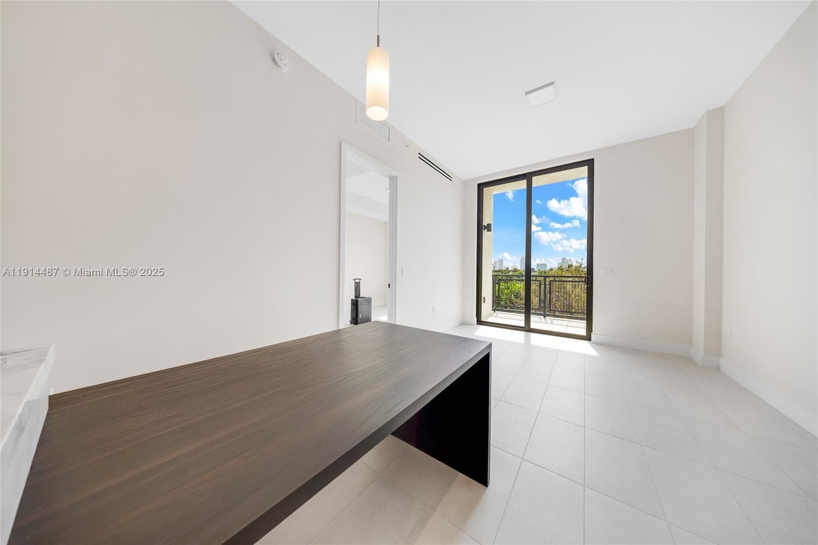 A11914487 — Miami Beach — 20
