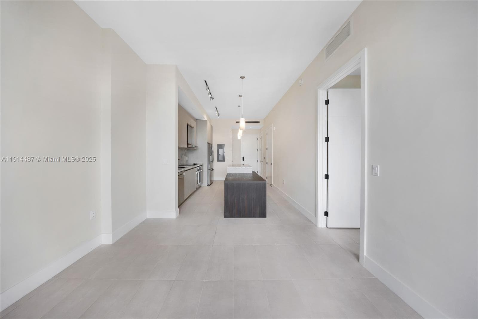 A11914487 — Miami Beach — 9