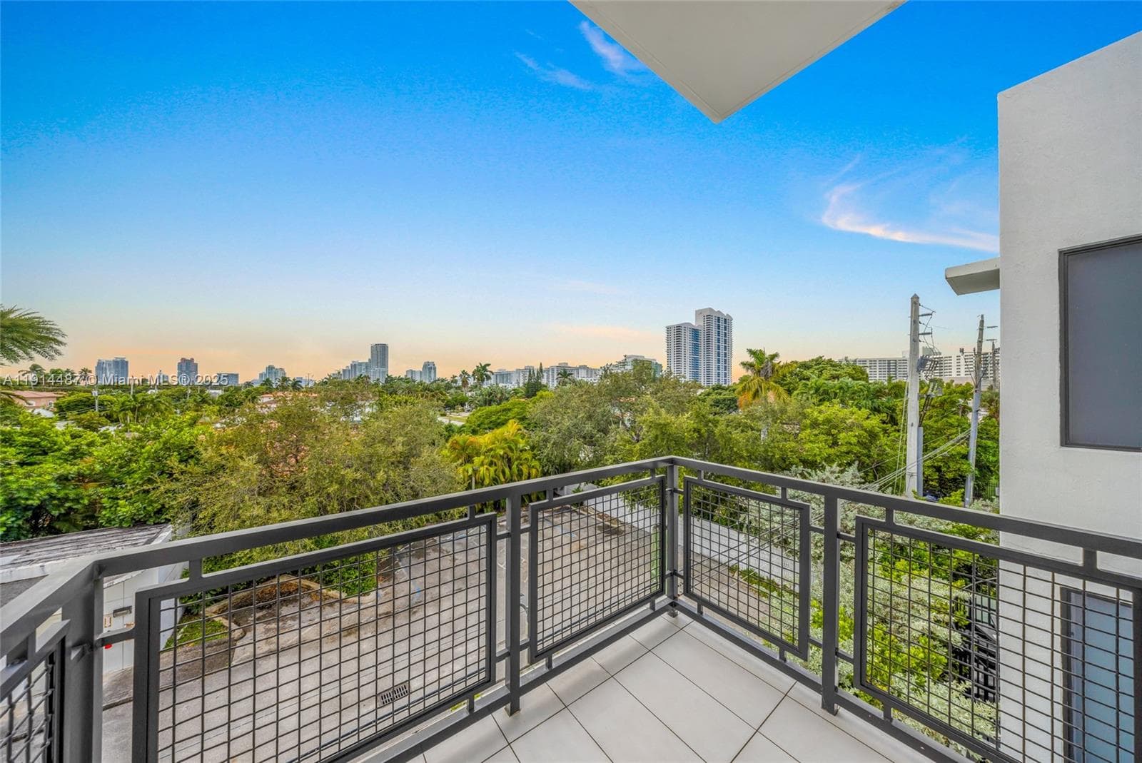 A11914487 — Miami Beach — 34