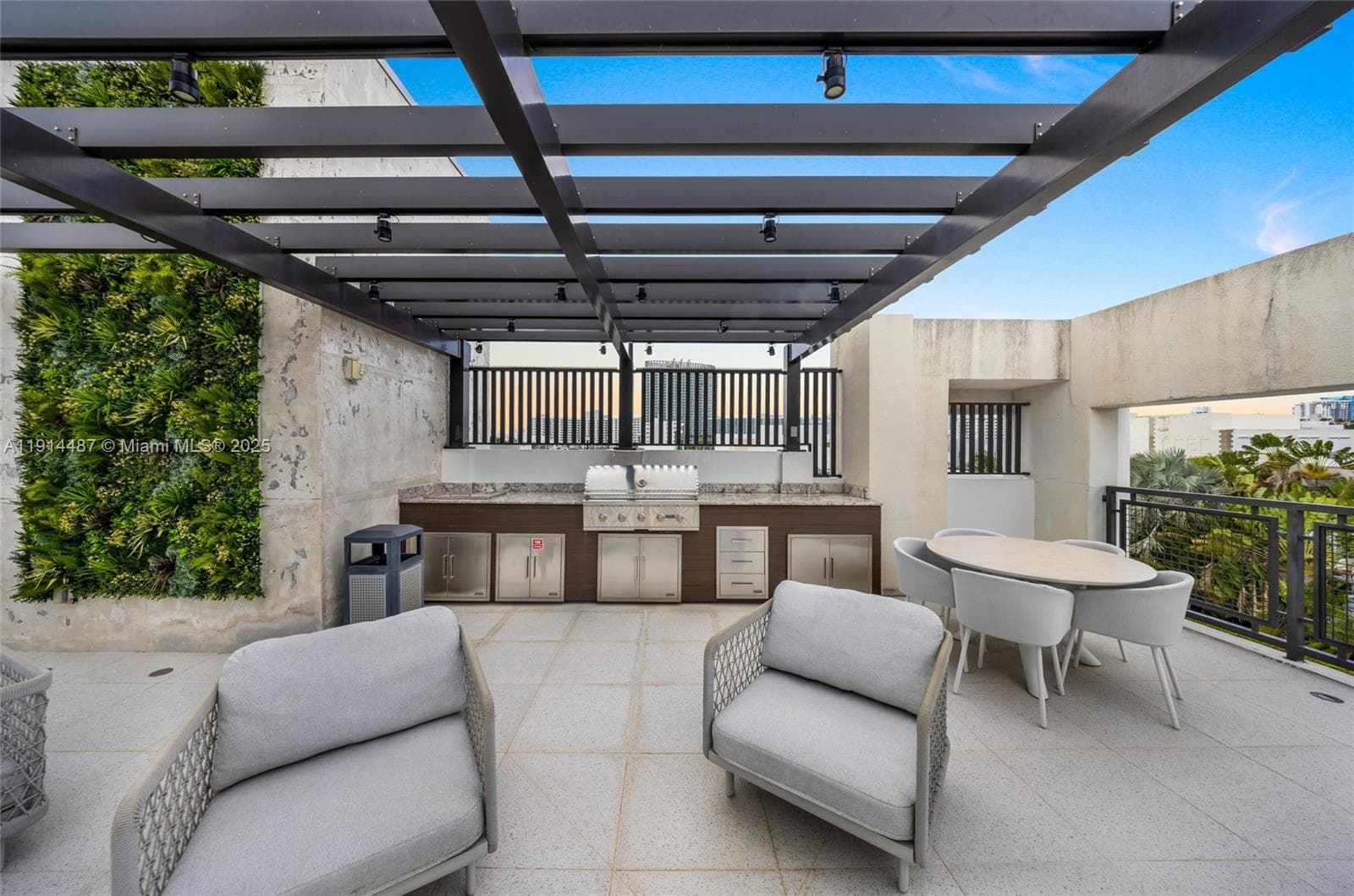 A11914487 — Miami Beach — 38