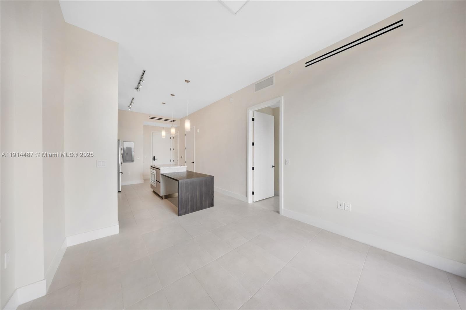 A11914487 — Miami Beach — 10
