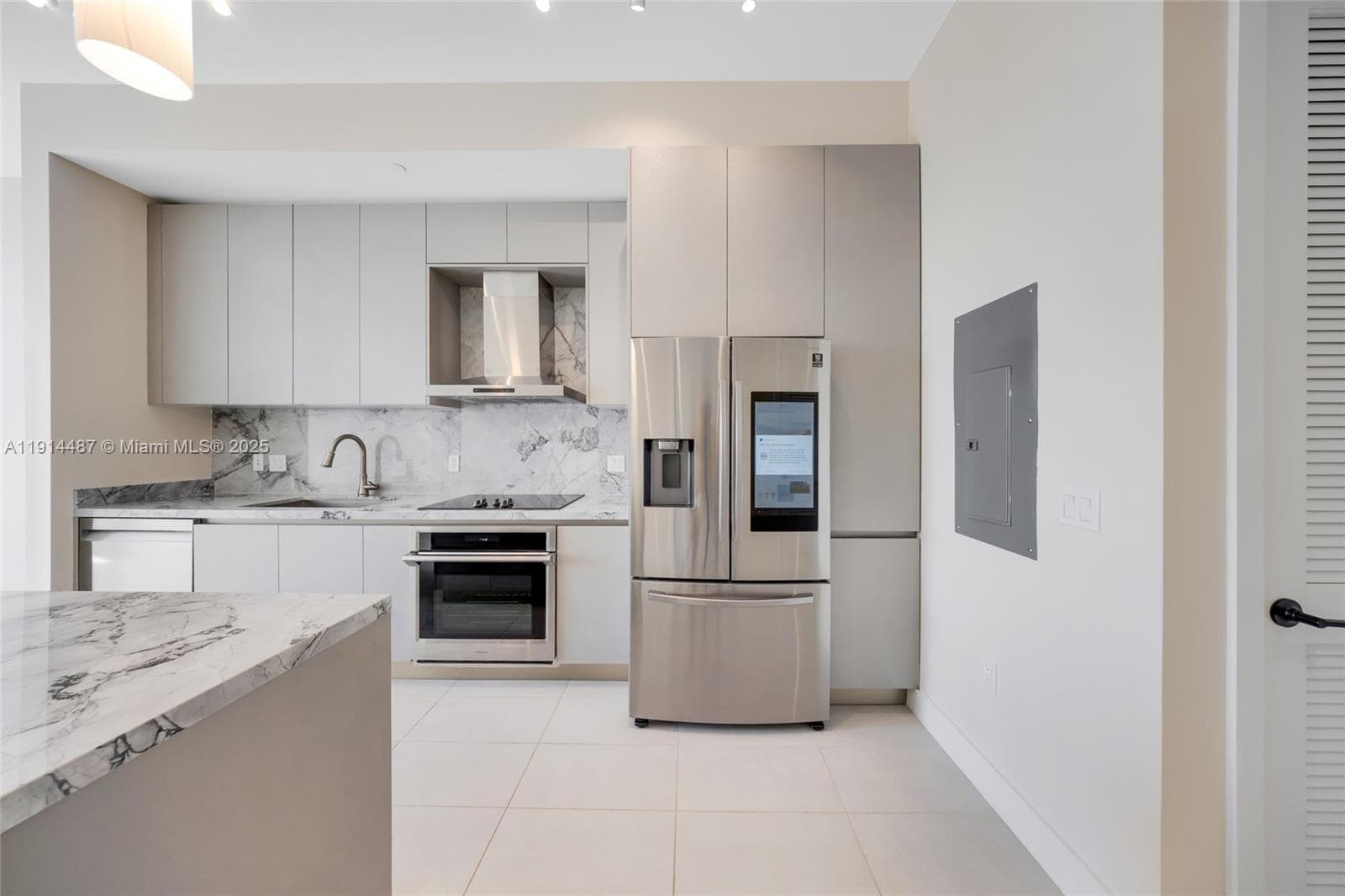 A11914487 — Miami Beach — 14