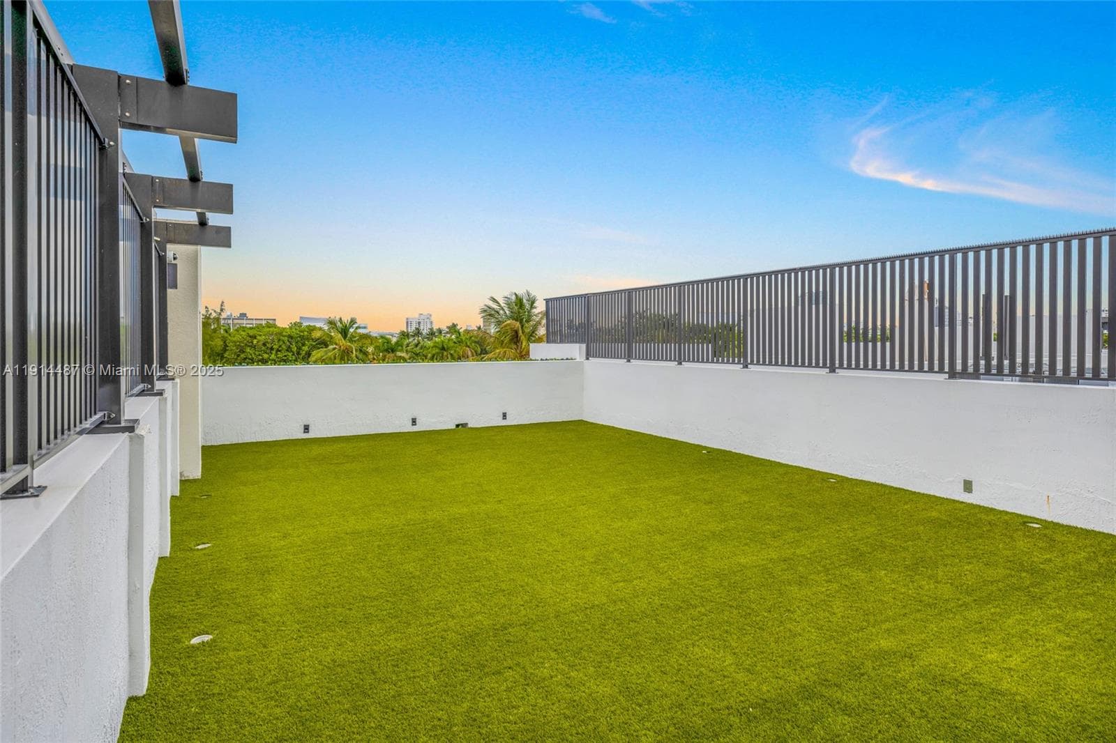 A11914487 — Miami Beach — 45