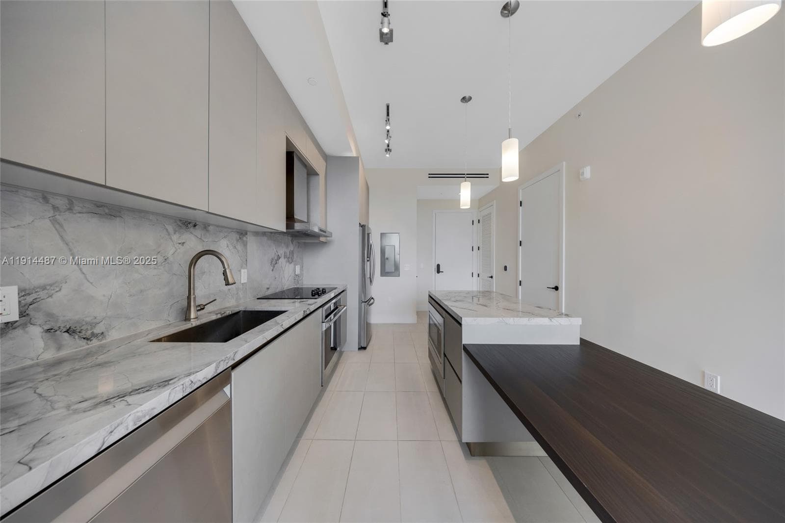 A11914487 — Miami Beach — 18