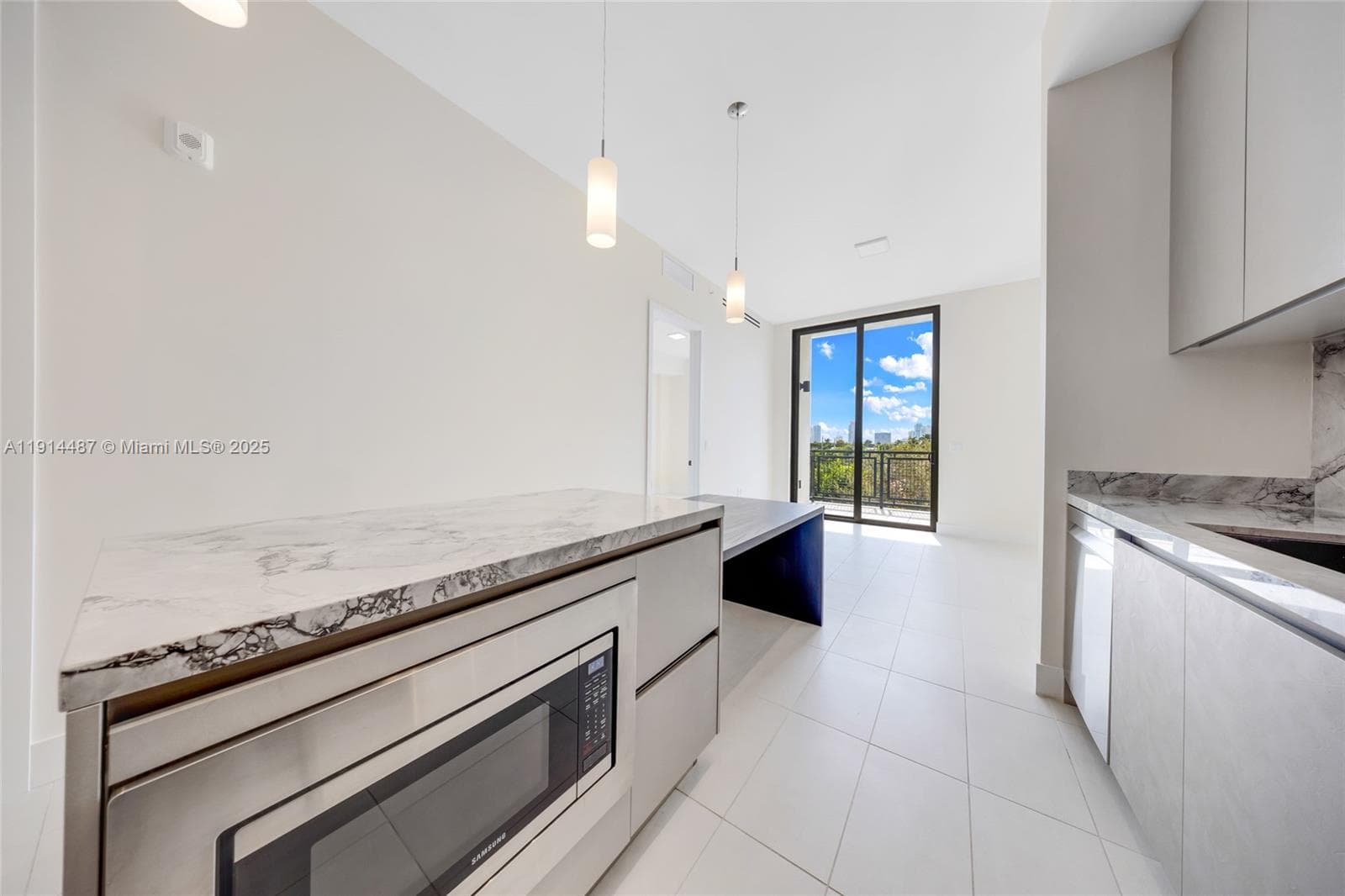 A11914487 — Miami Beach — 15