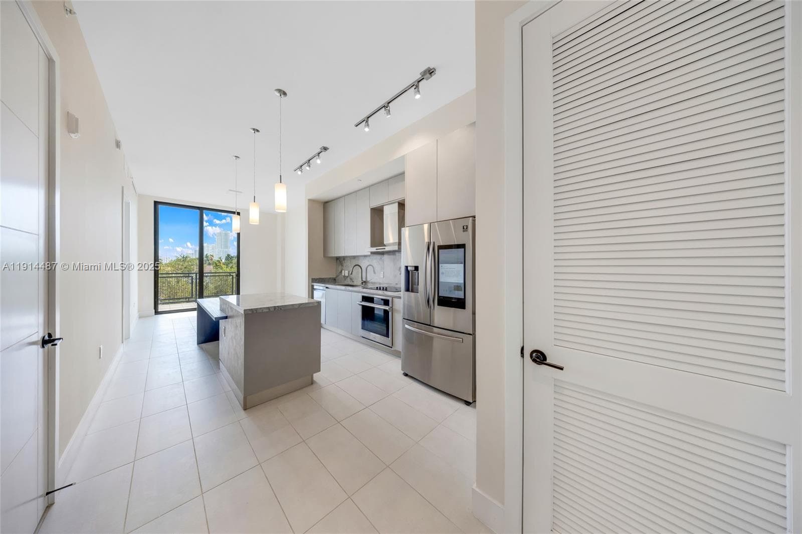 A11914487 — Miami Beach — 11