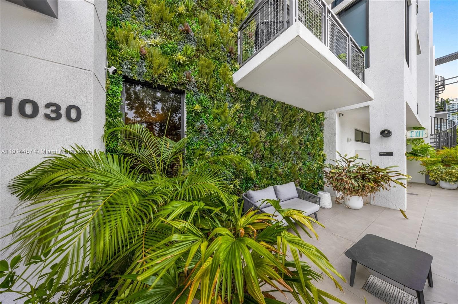 A11914487 — Miami Beach — 44