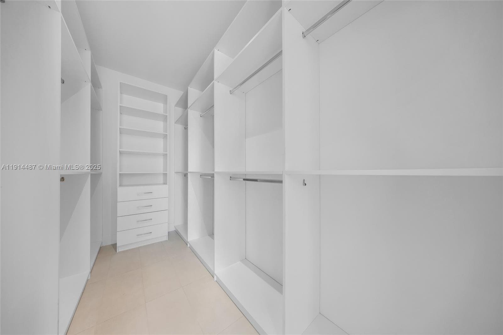 A11914487 — Miami Beach — 31