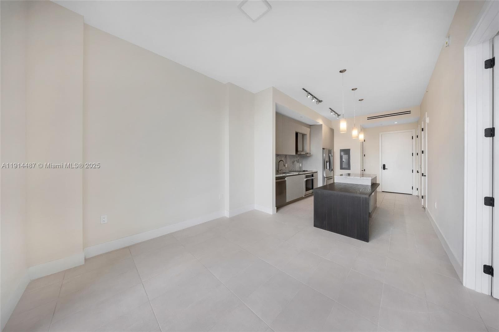 A11914487 — Miami Beach — 8