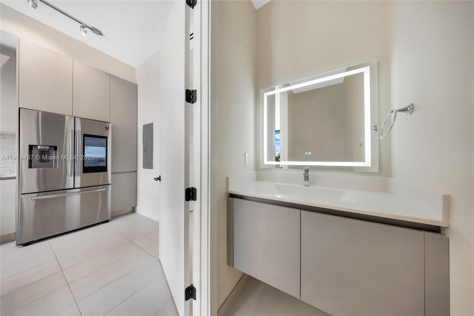 A11914487 — Miami Beach — 25