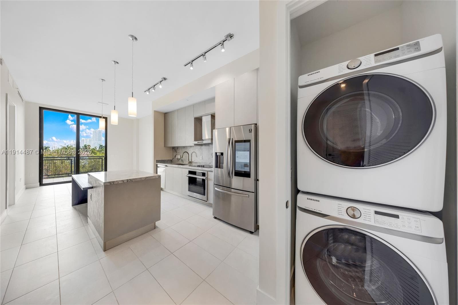 A11914487 — Miami Beach — 21