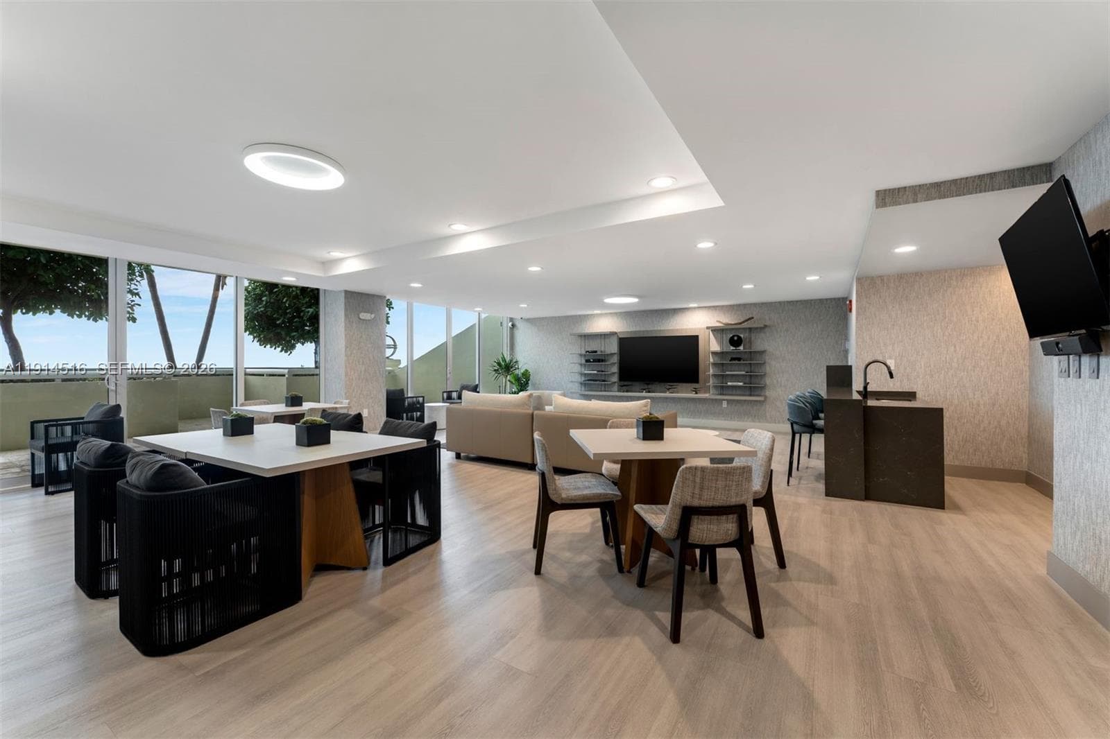 A11914516 — Miami Beach — 57