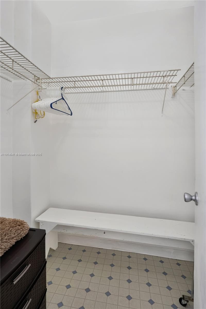 A11914541 — Miami Beach — 11