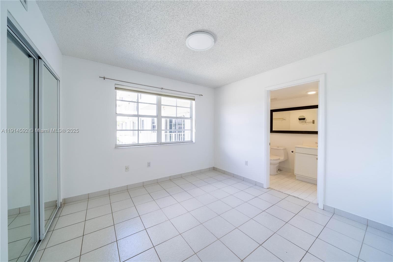 A11914592 — Miami Beach — 13