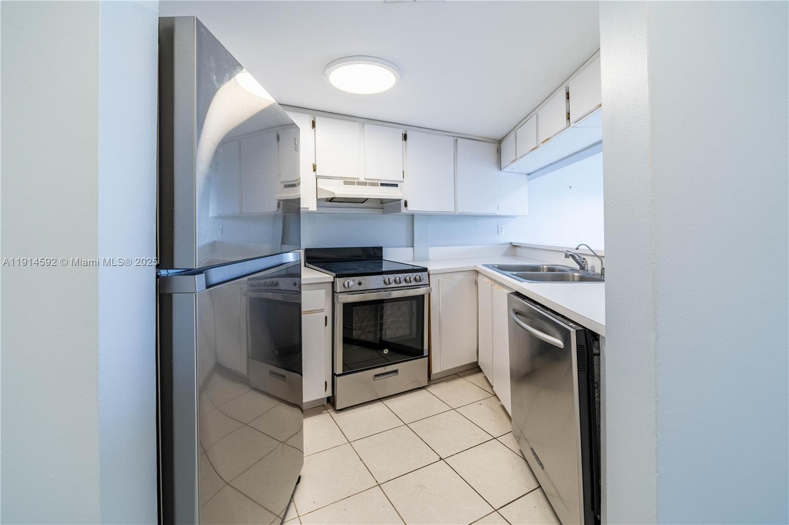 A11914592 — Miami Beach — 22