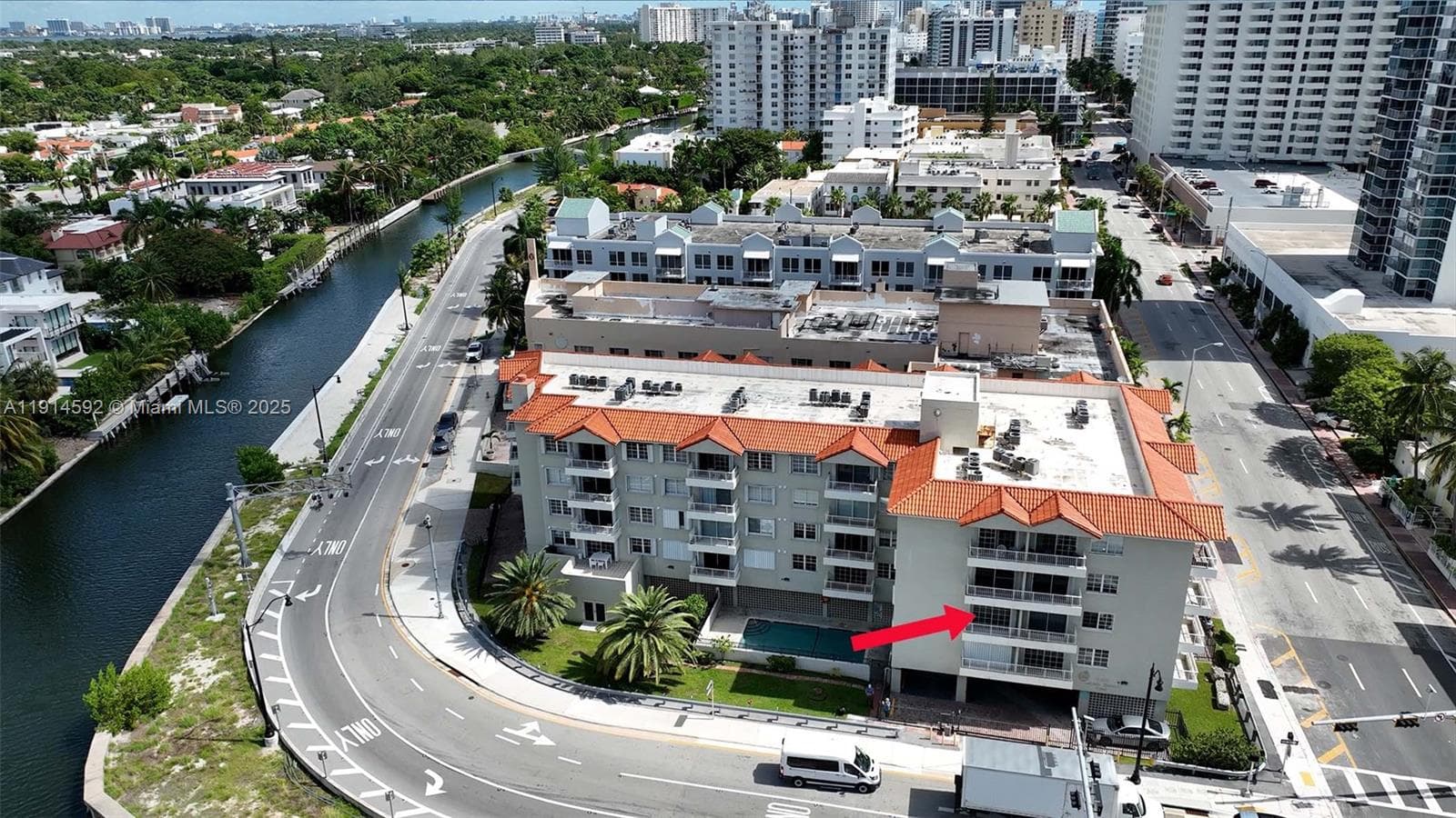 A11914592 — Miami Beach — 36