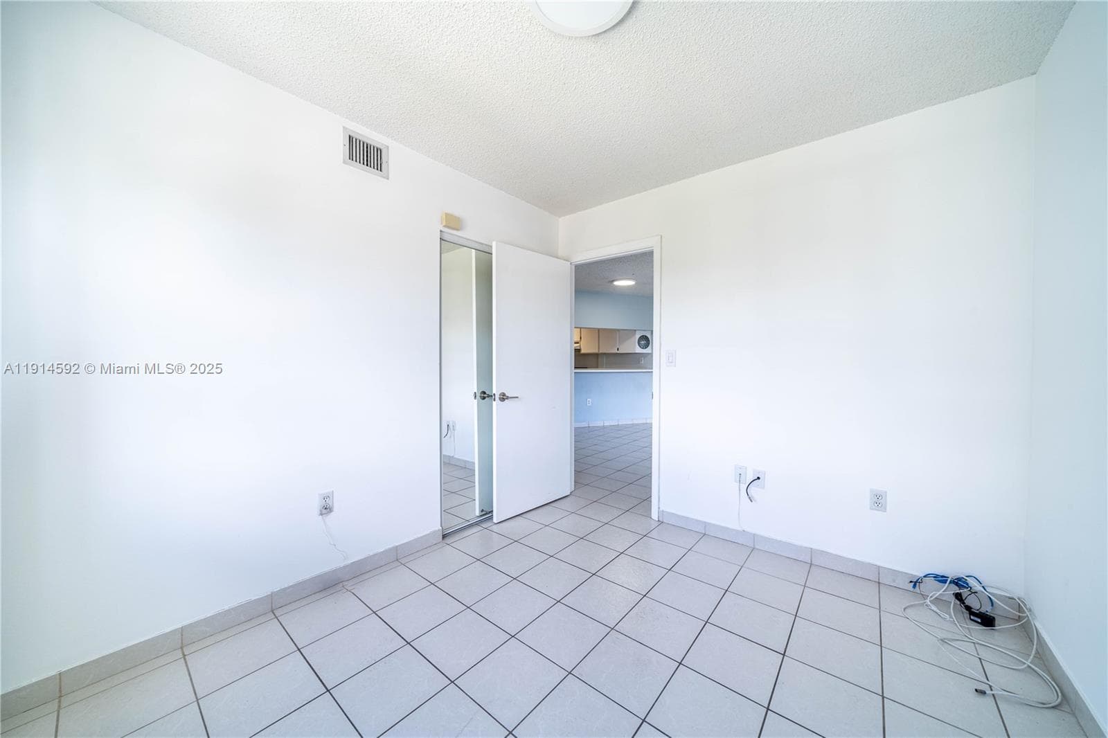 A11914592 — Miami Beach — 9