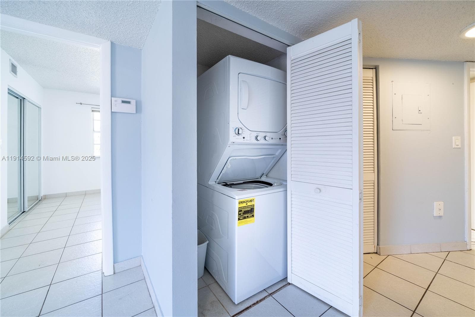 A11914592 — Miami Beach — 18
