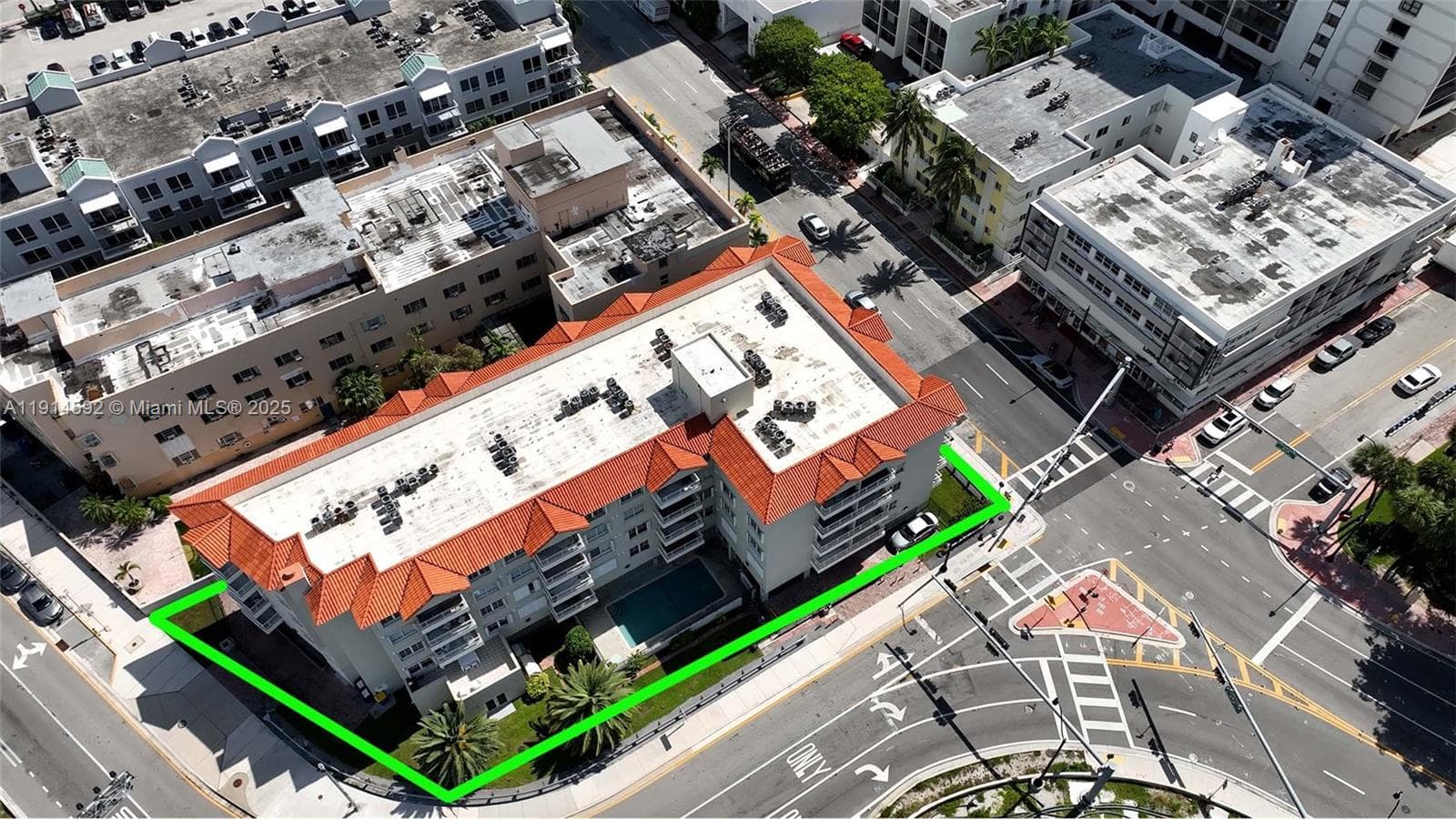 A11914592 — Miami Beach — 44