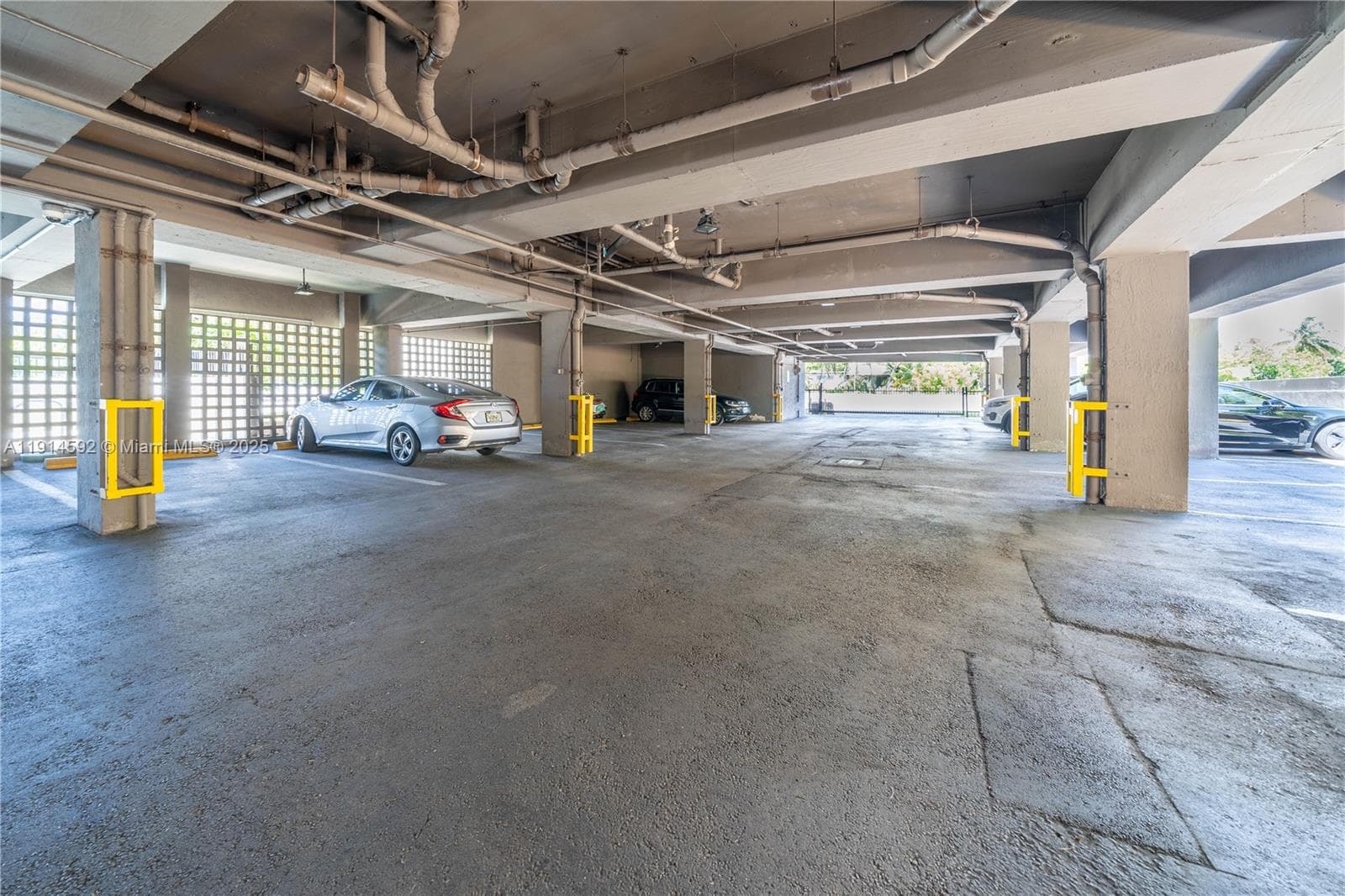 A11914592 — Miami Beach — 4