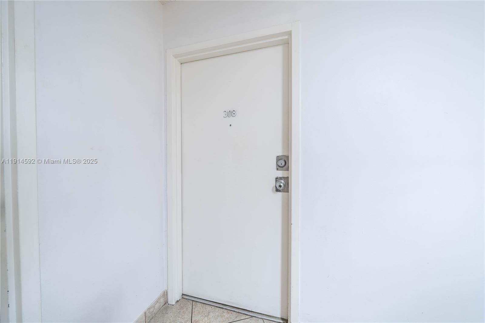 A11914592 — Miami Beach — 8