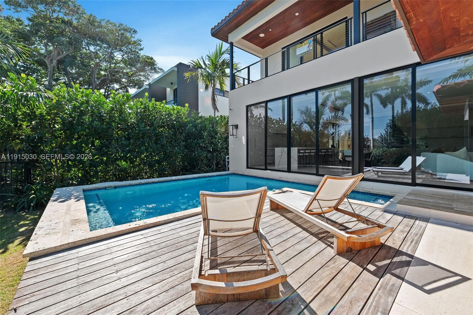A11915030 — Miami Beach — 17