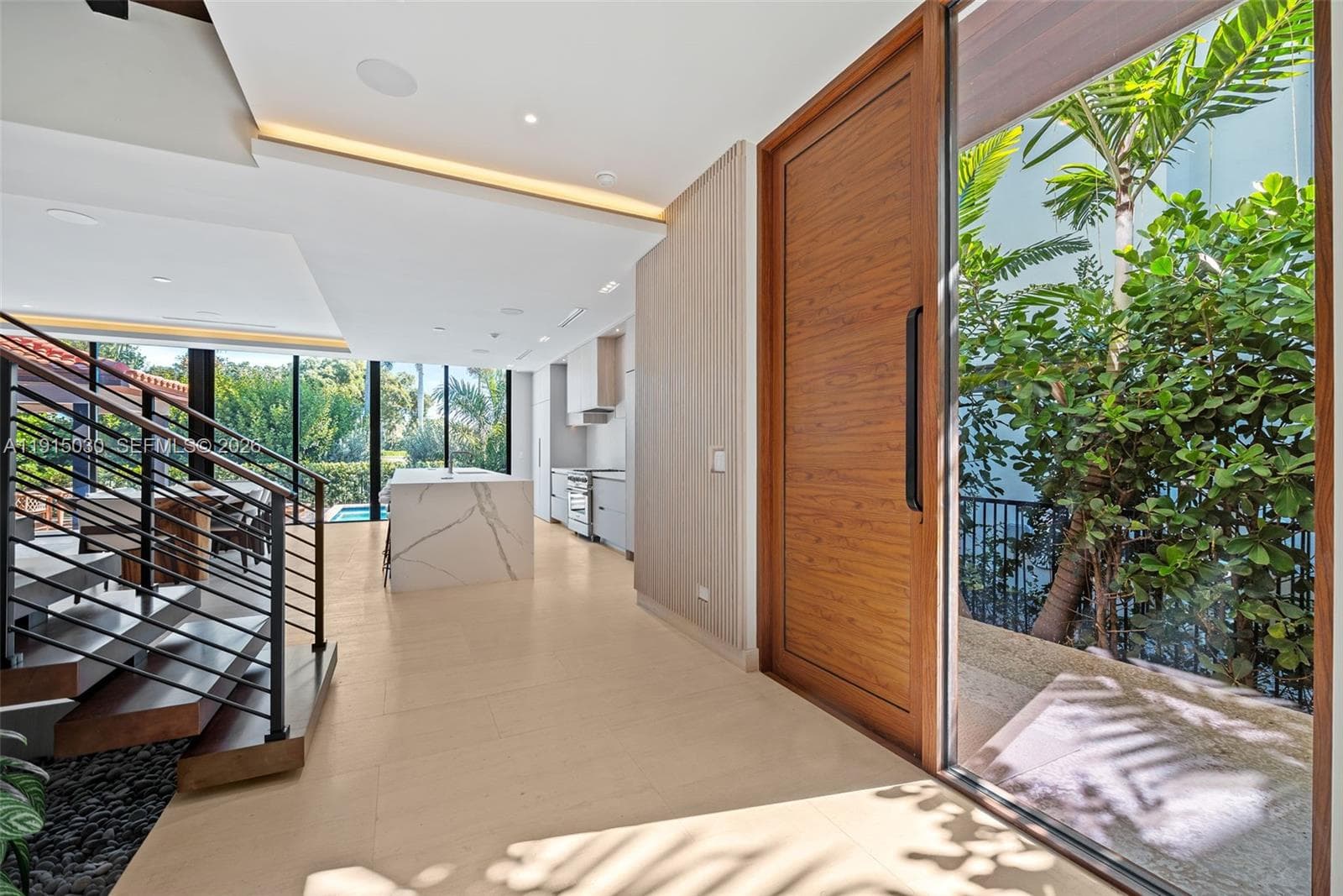 A11915030 — Miami Beach — 18