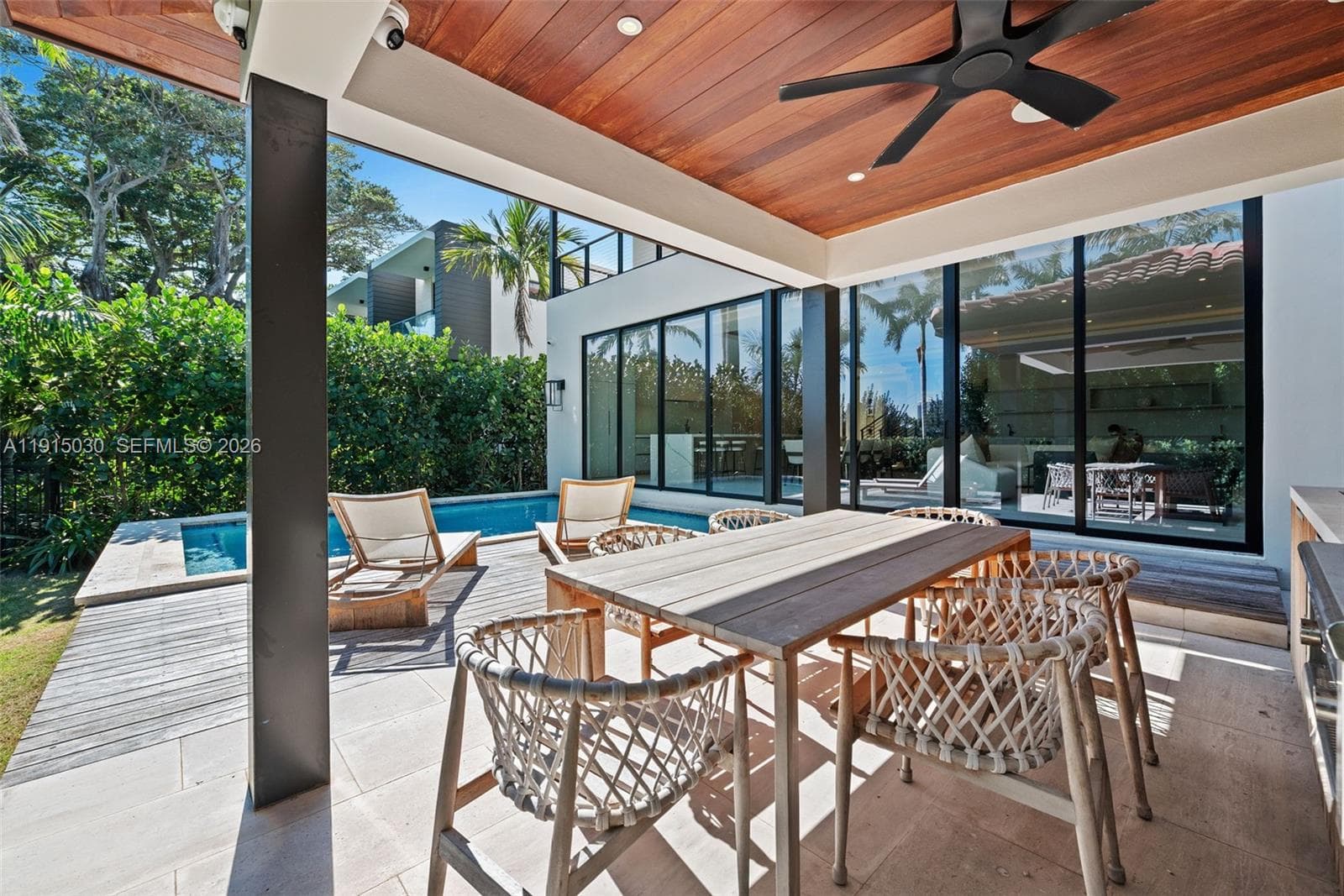 A11915030 — Miami Beach — 37