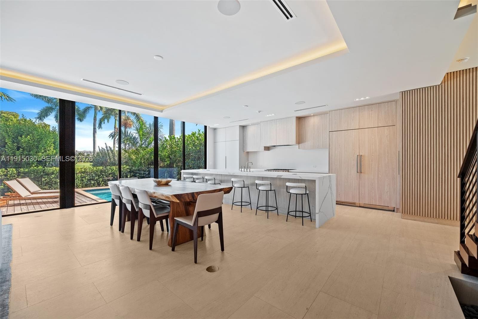 A11915030 — Miami Beach — 19
