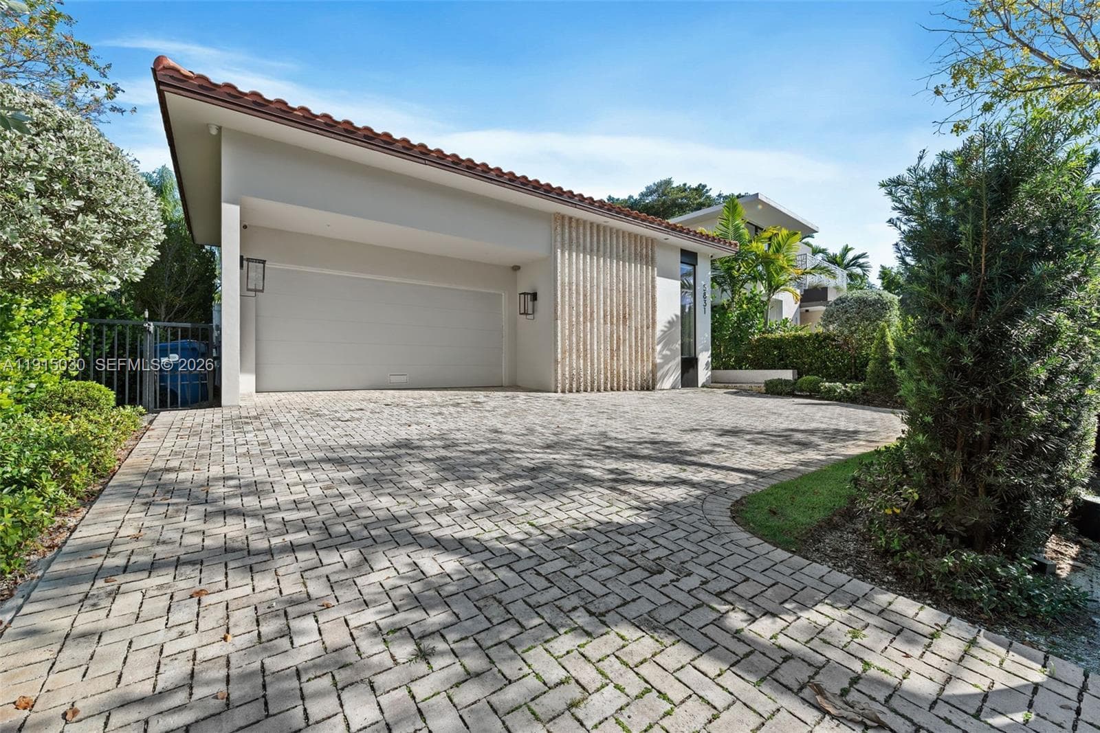 A11915030 — Miami Beach — 25