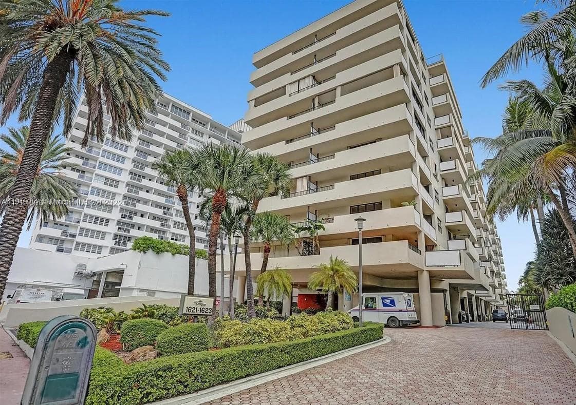 A11915252 — Miami Beach