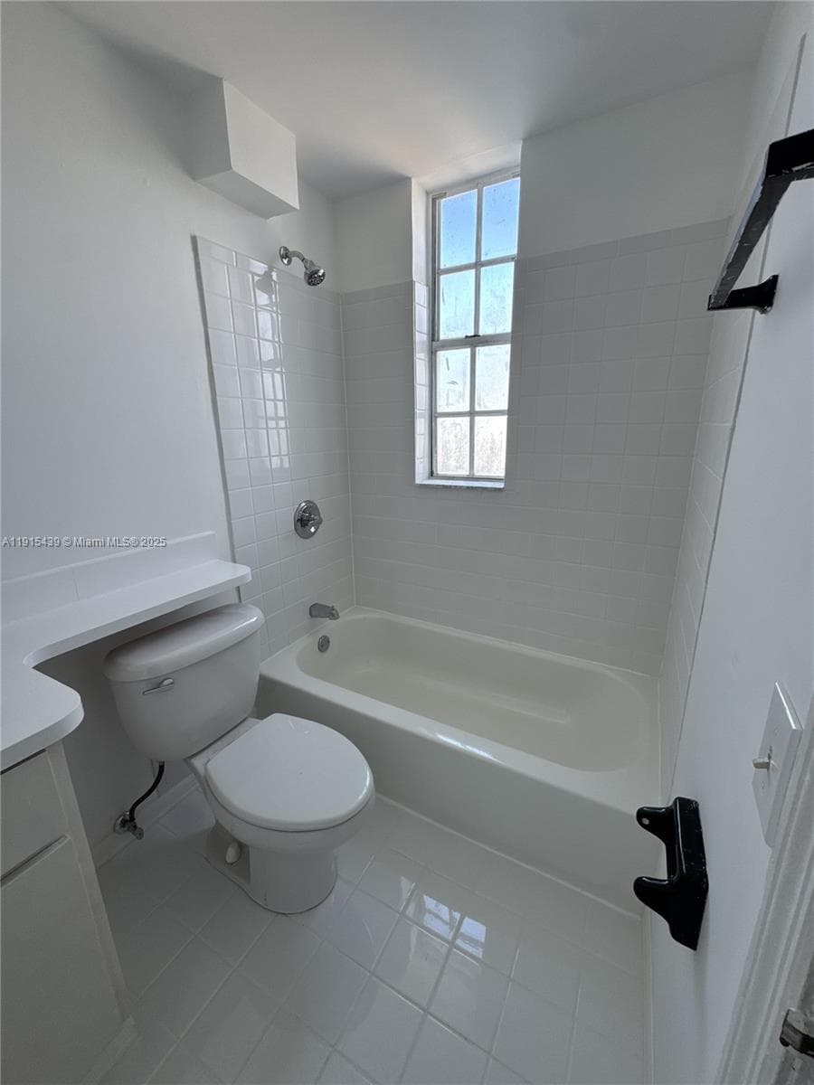 A11915439 — Miami Beach — 4