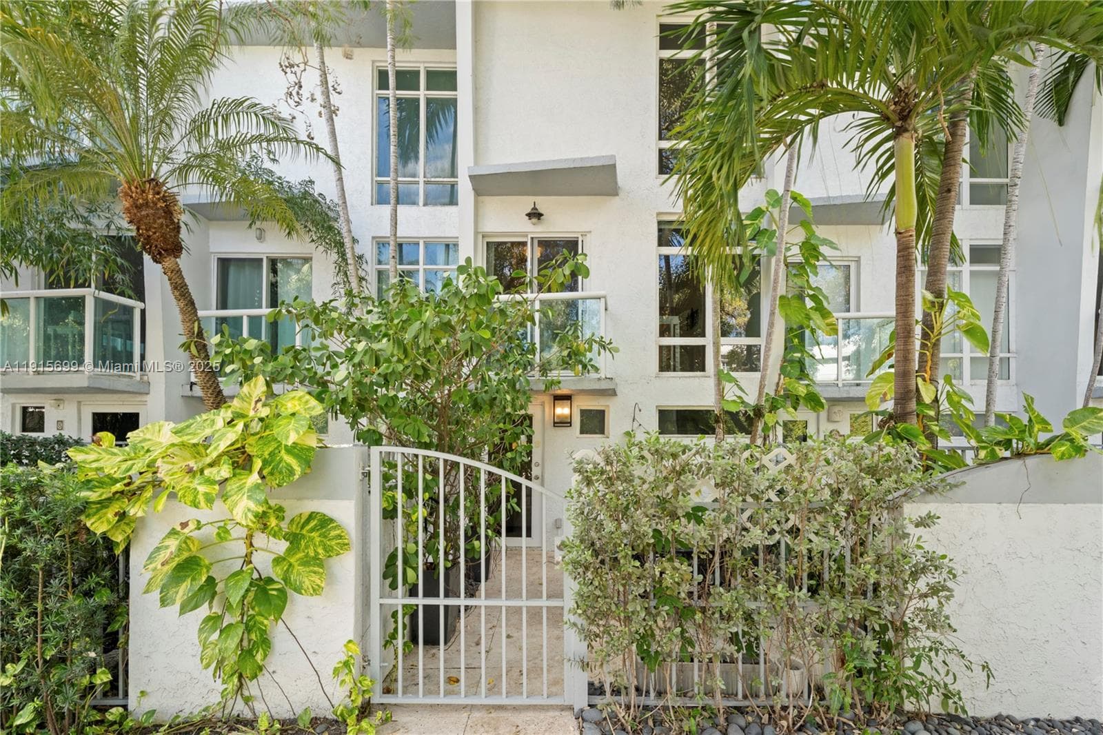 A11915699 — Miami Beach — 2