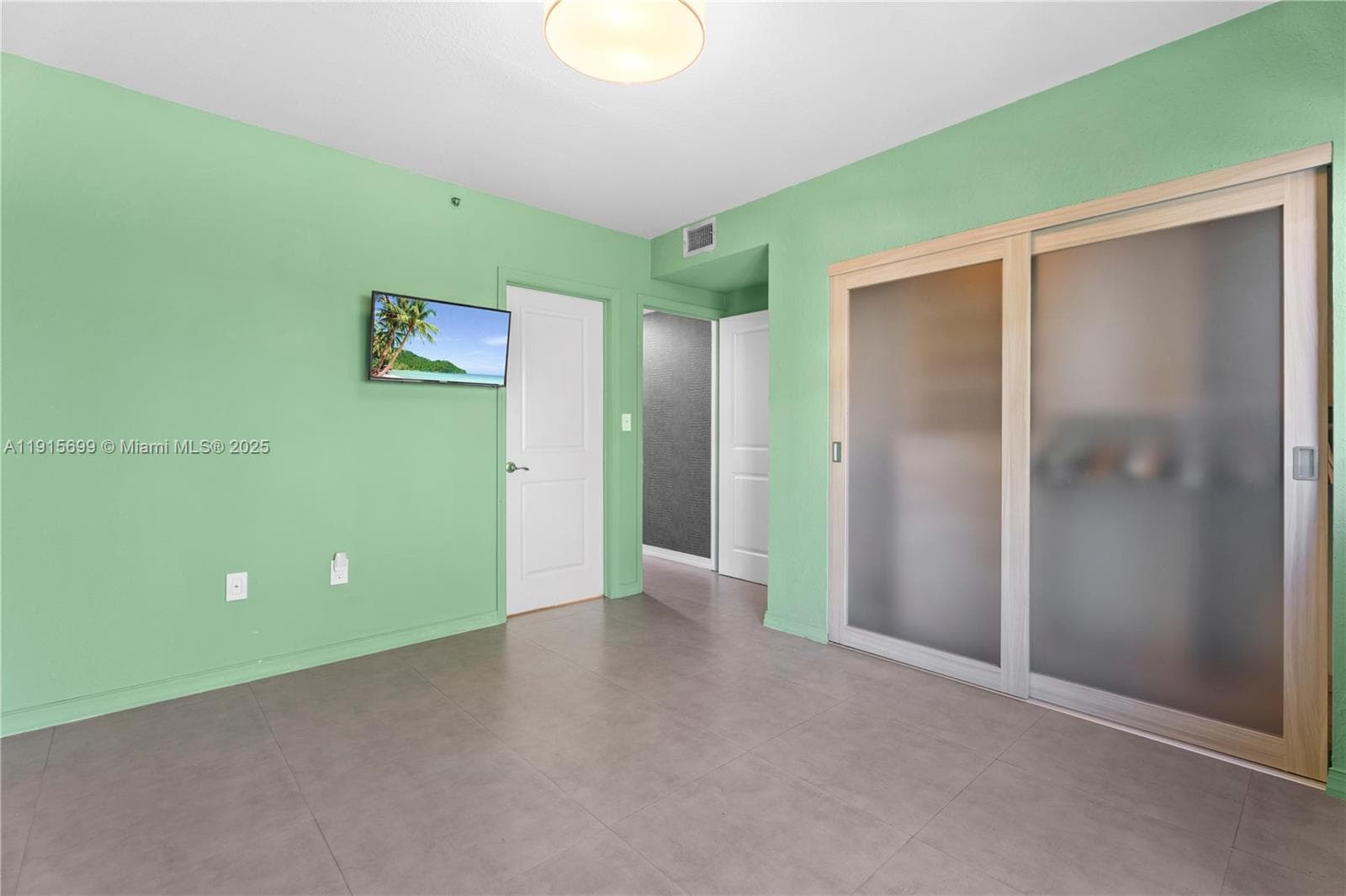 A11915699 — Miami Beach — 17