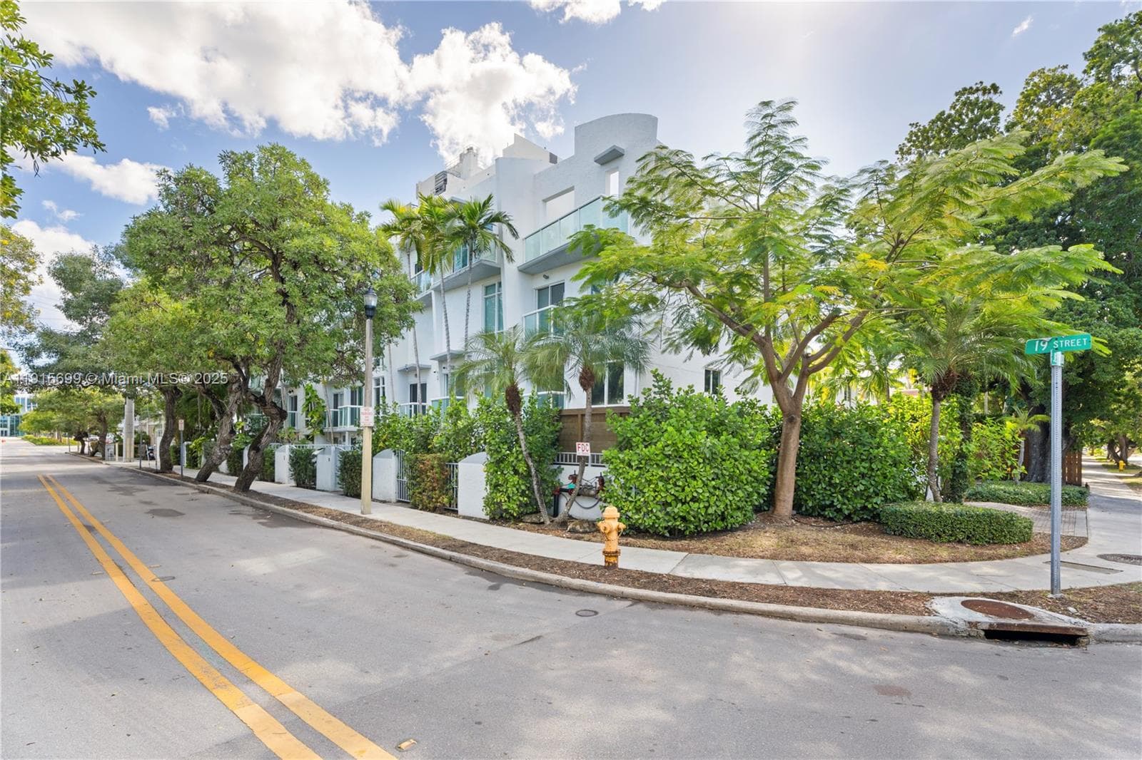 A11915699 — Miami Beach