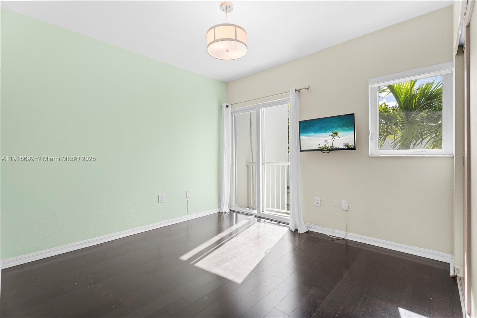 A11915699 — Miami Beach — 11