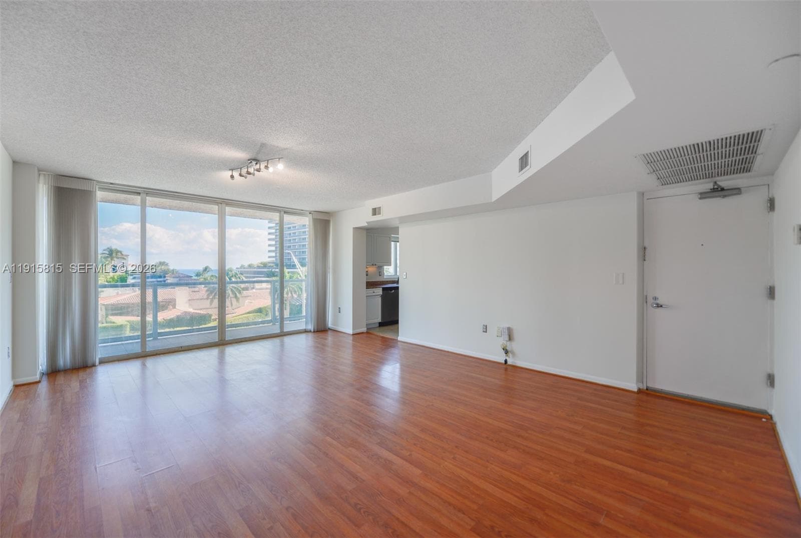 A11915815 — Miami Beach — 2